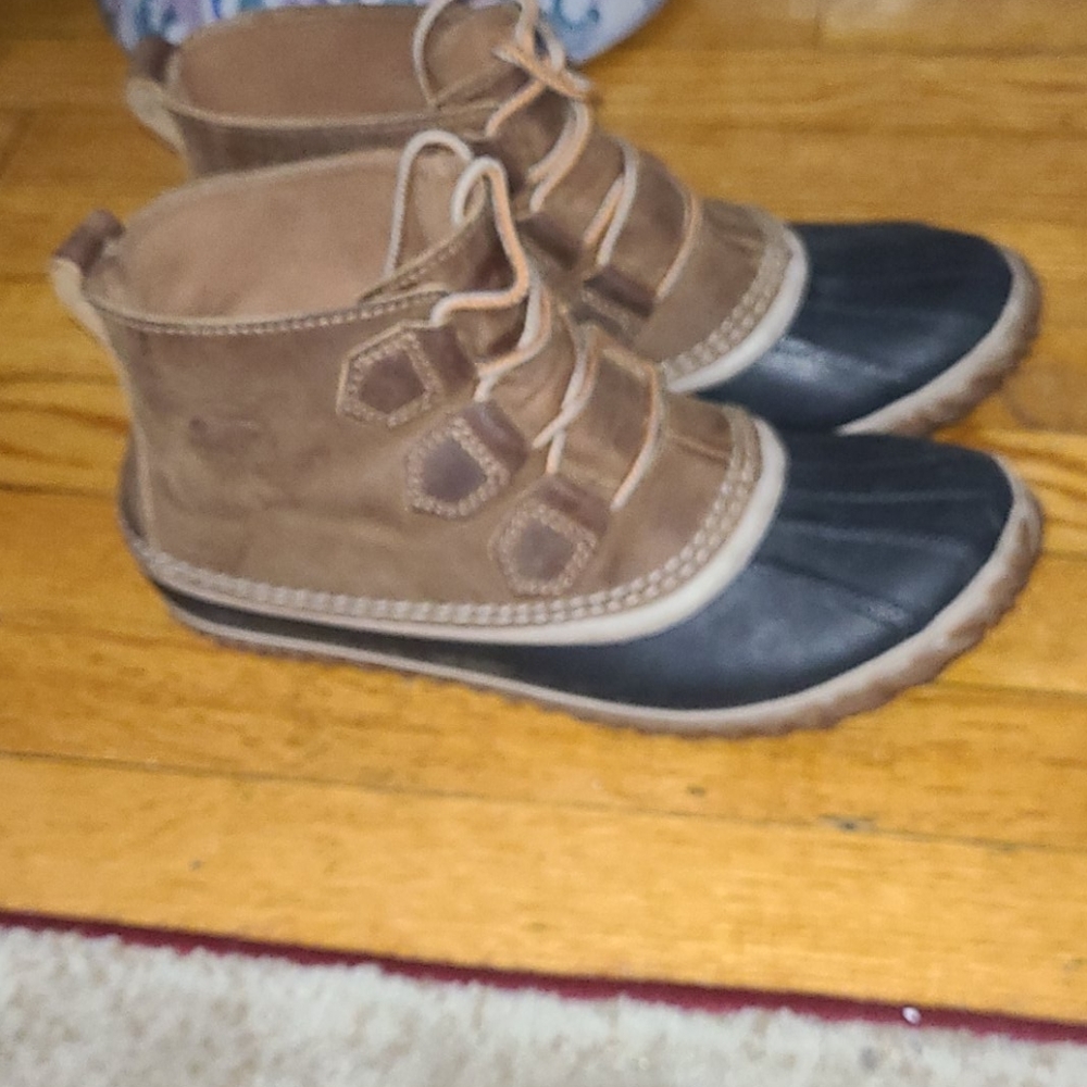 Boots - Picture 4 of 7